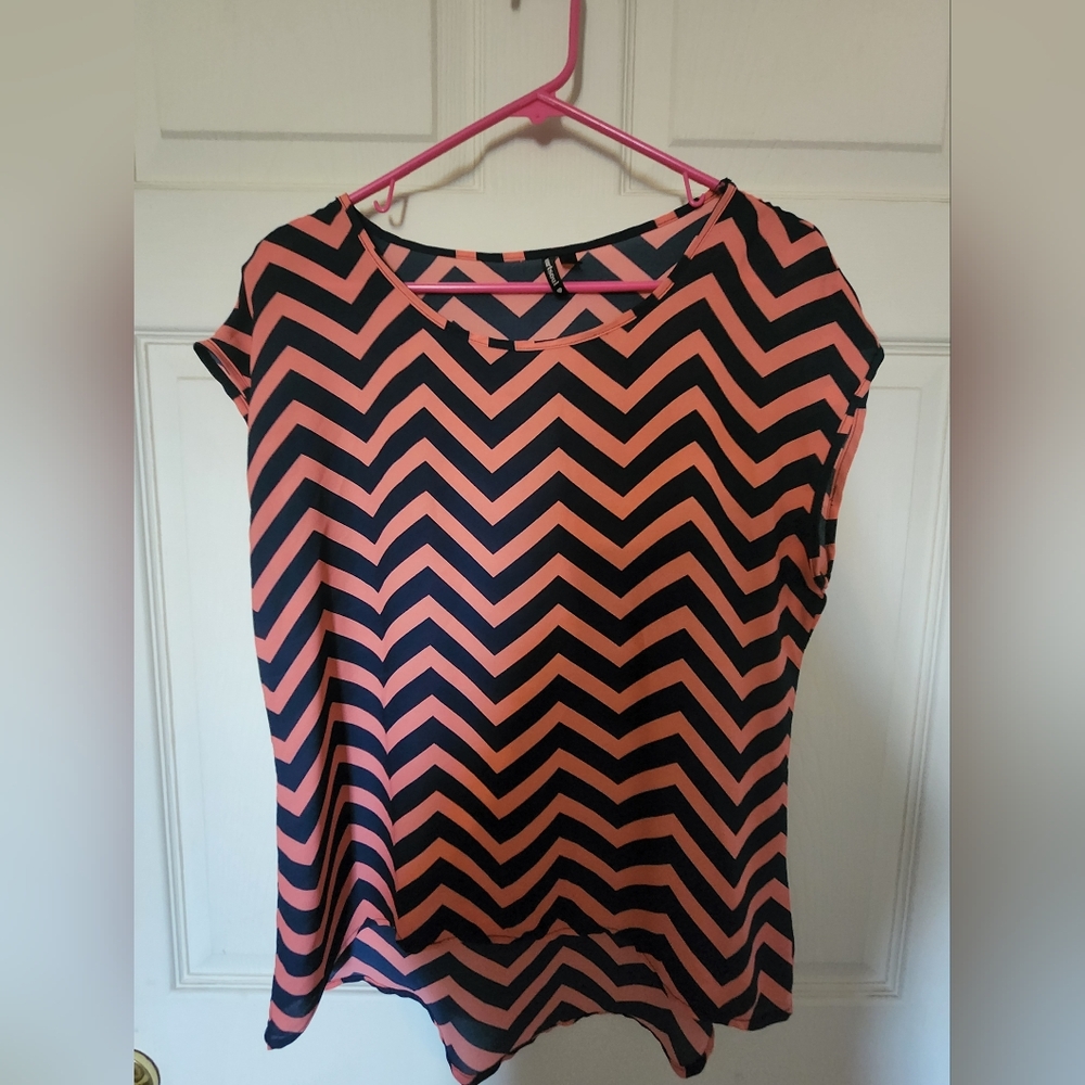 Women's HeartSoul Size Large Chevron Top